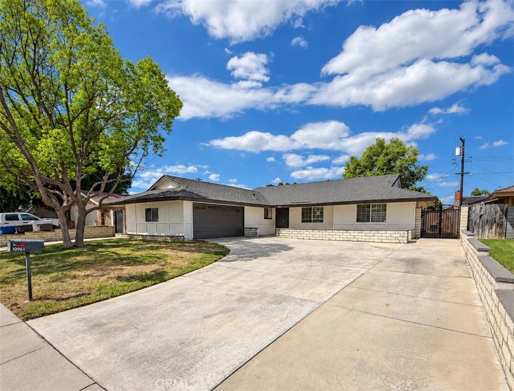 10961 Endicott Drive Property Photo 1