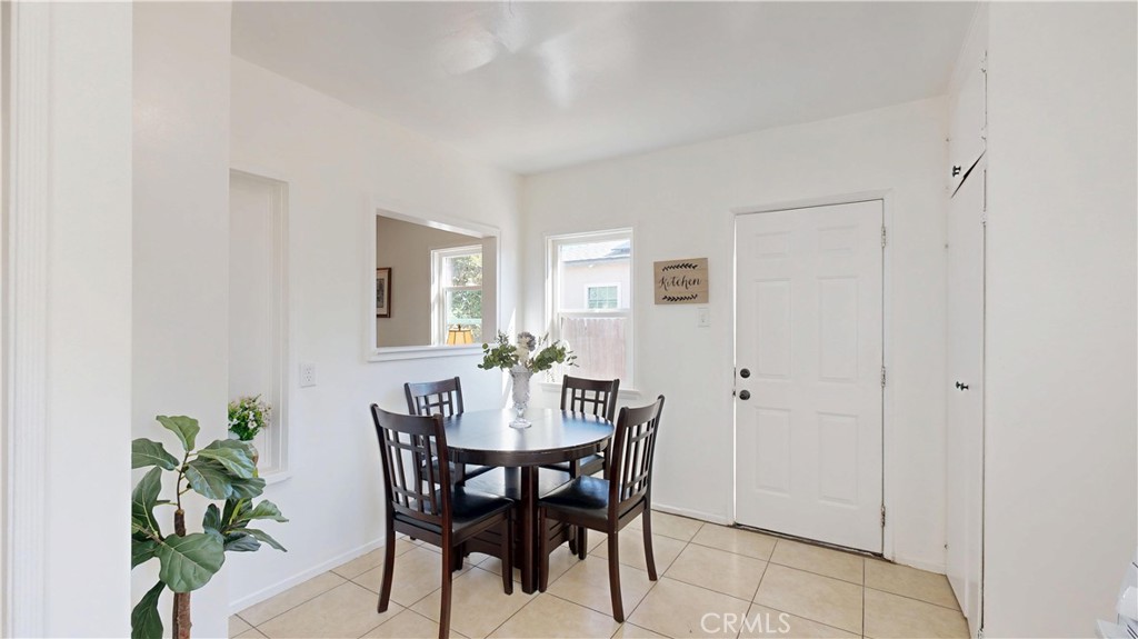 2828 N Sierra Way Property Photo 7