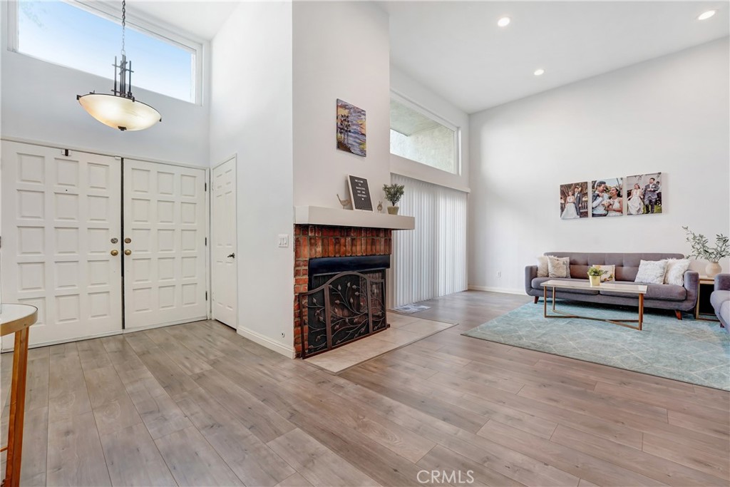 8593 Village Ln Property Photo 2