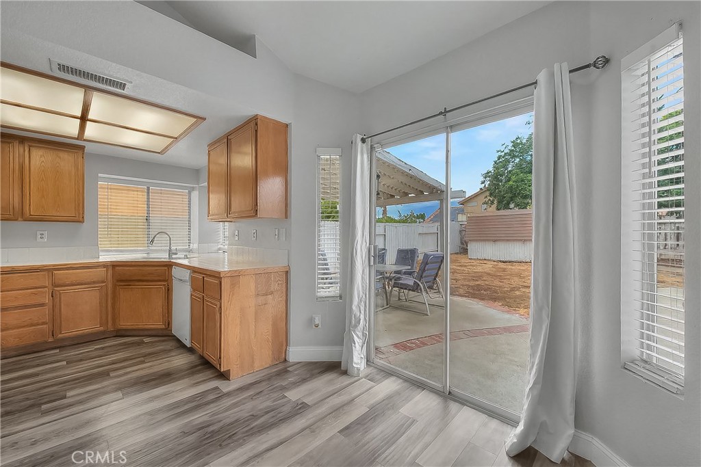 12425 Brewster Property Photo 15