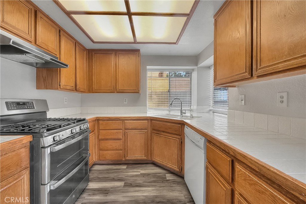 12425 Brewster Property Photo 16