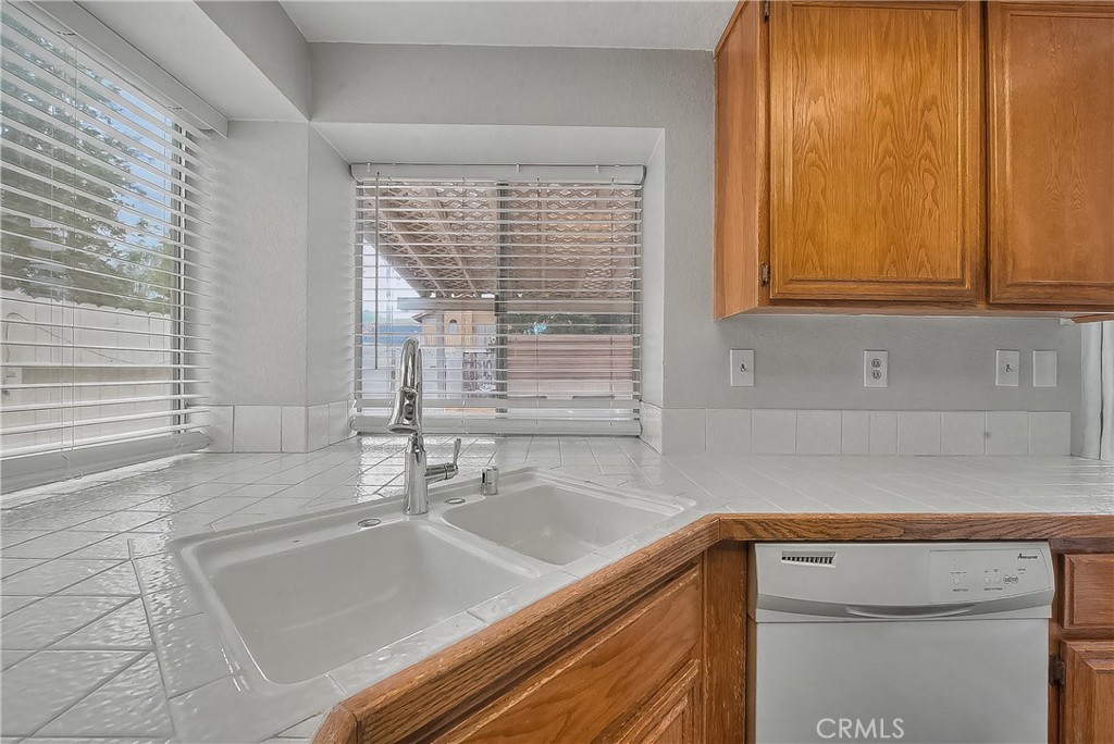 12425 Brewster Property Photo 18