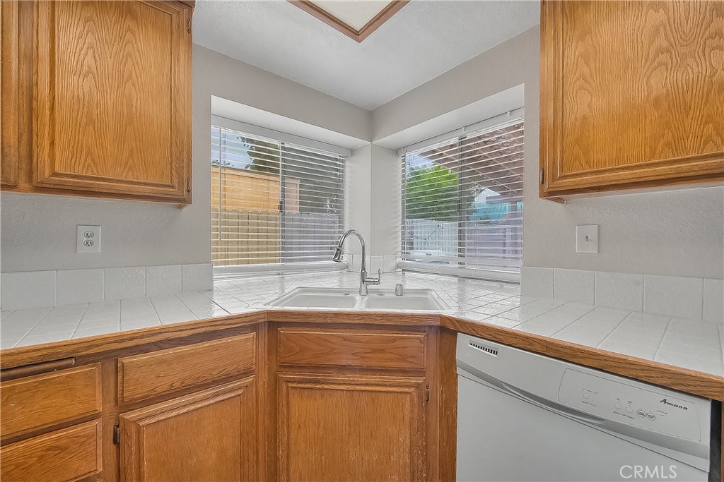 12425 Brewster Property Photo 19