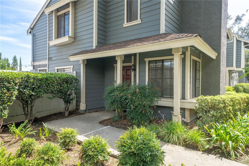 8711 Pine Crest Place Property Photo 4