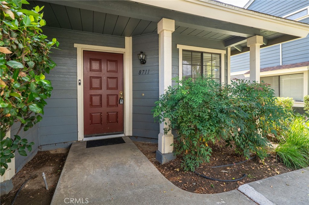 8711 Pine Crest Place Property Photo 5