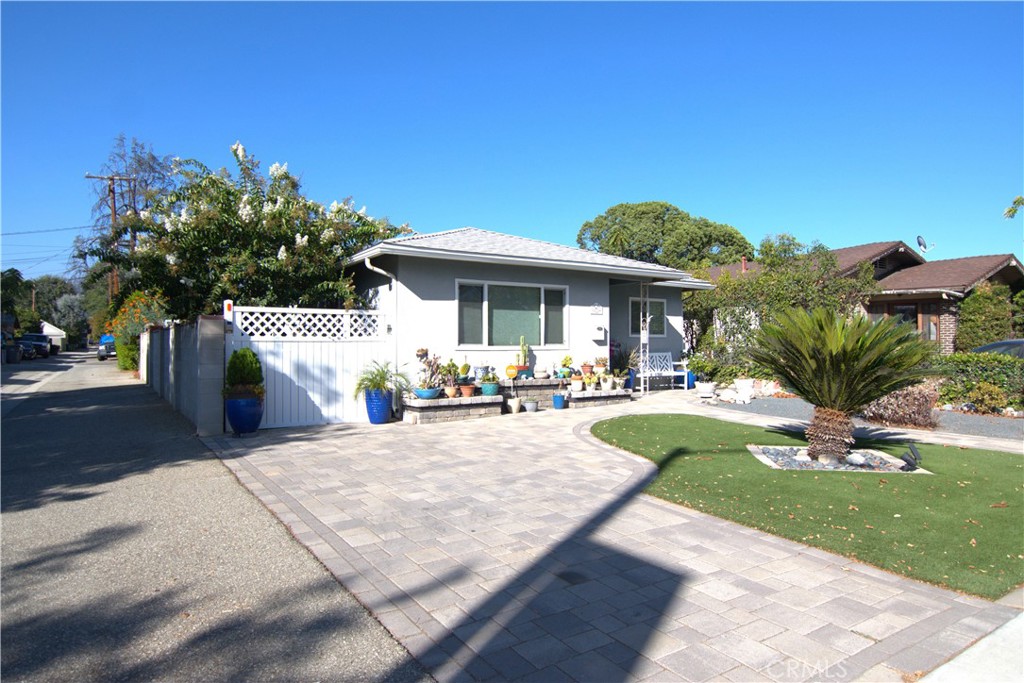 1733 Bonita Property Photo 1