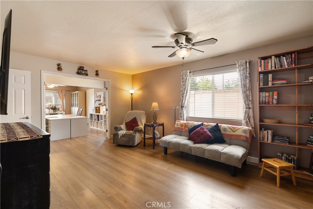 403 N Shaftesbury Property Photo 3