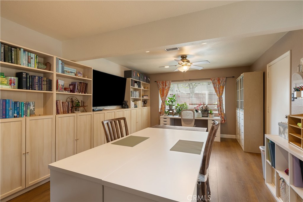 403 N Shaftesbury Property Photo 6