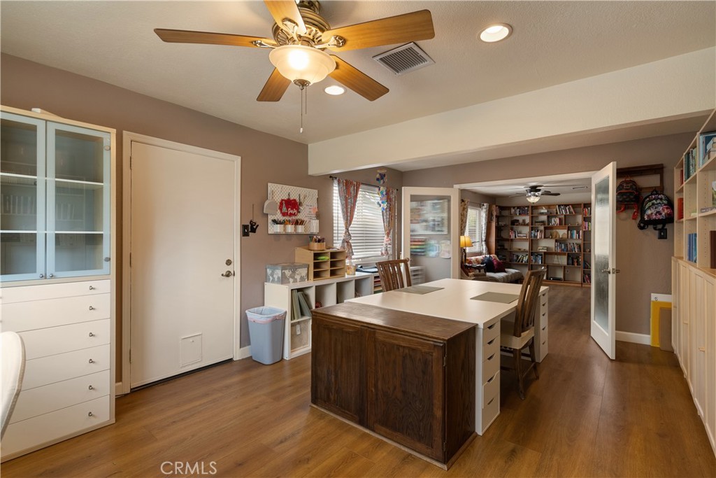 403 N Shaftesbury Property Photo 8
