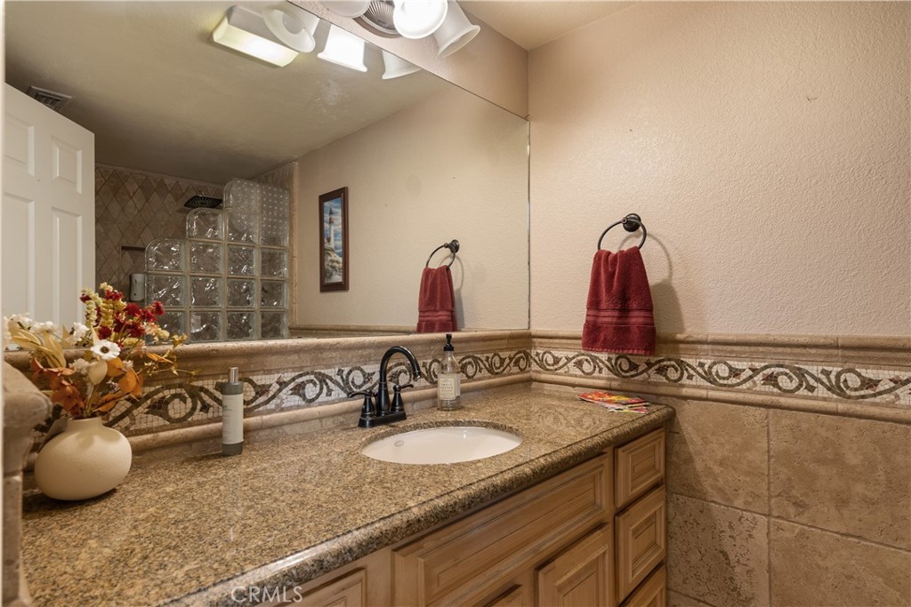 403 N Shaftesbury Property Photo 18