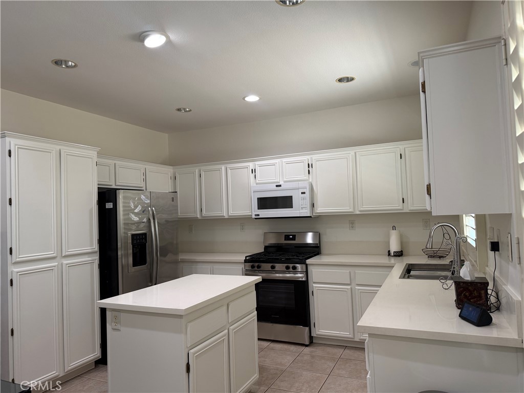 7125 Ravenswood Property Photo 3