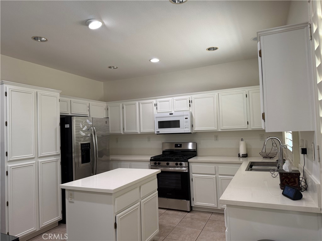 7125 Ravenswood Property Photo 3