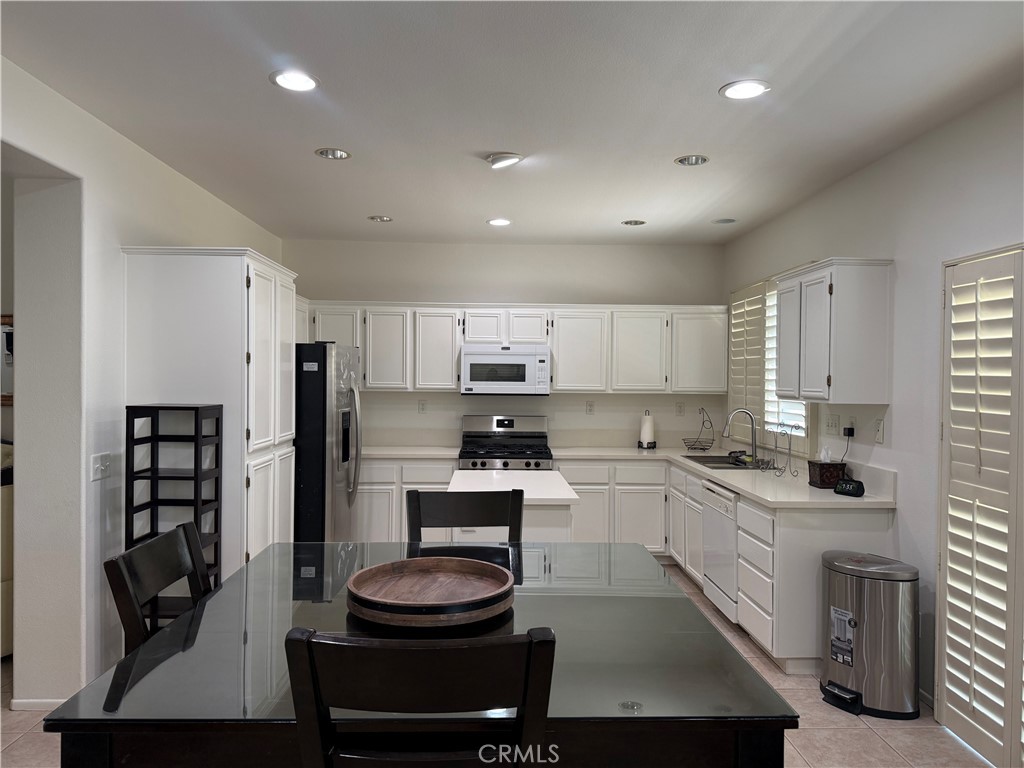 7125 Ravenswood Property Photo 4