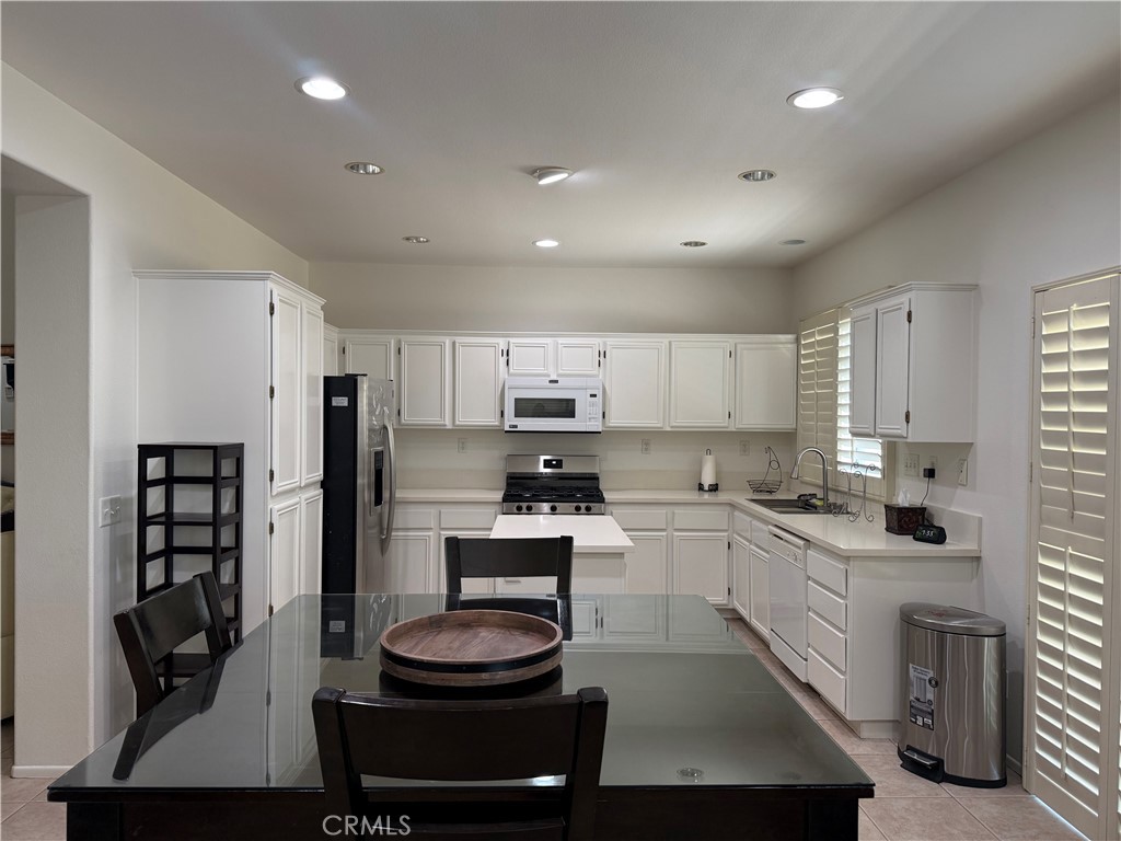 7125 Ravenswood Property Photo 4