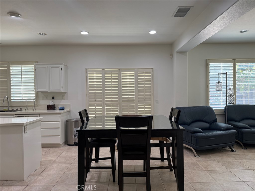 7125 Ravenswood Property Photo 5