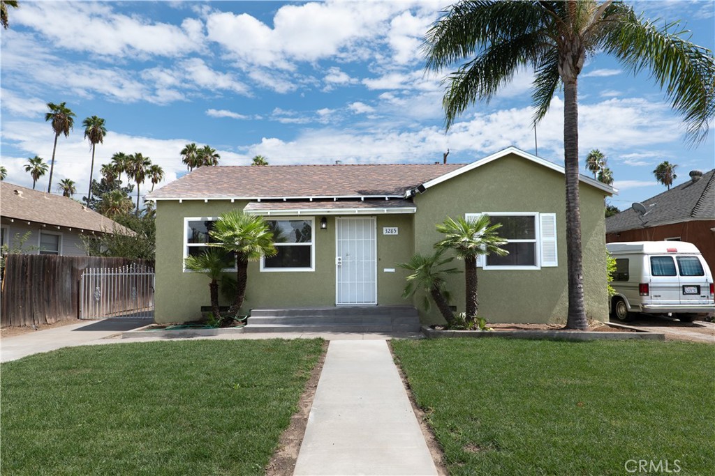 3285 N Mountain View Property Photo 1