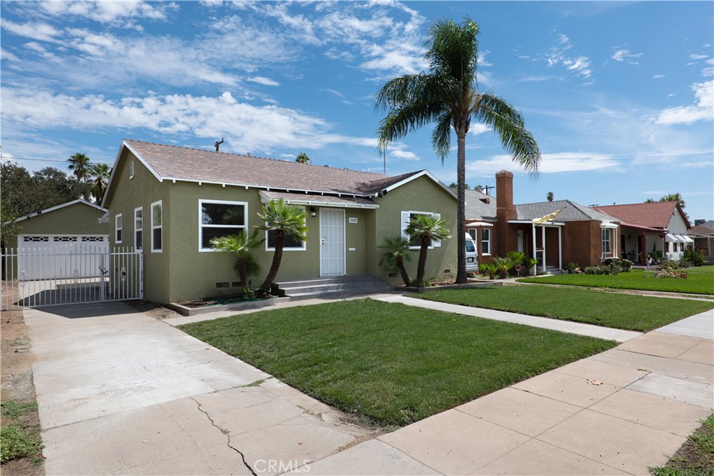 3285 N Mountain View Property Photo 2