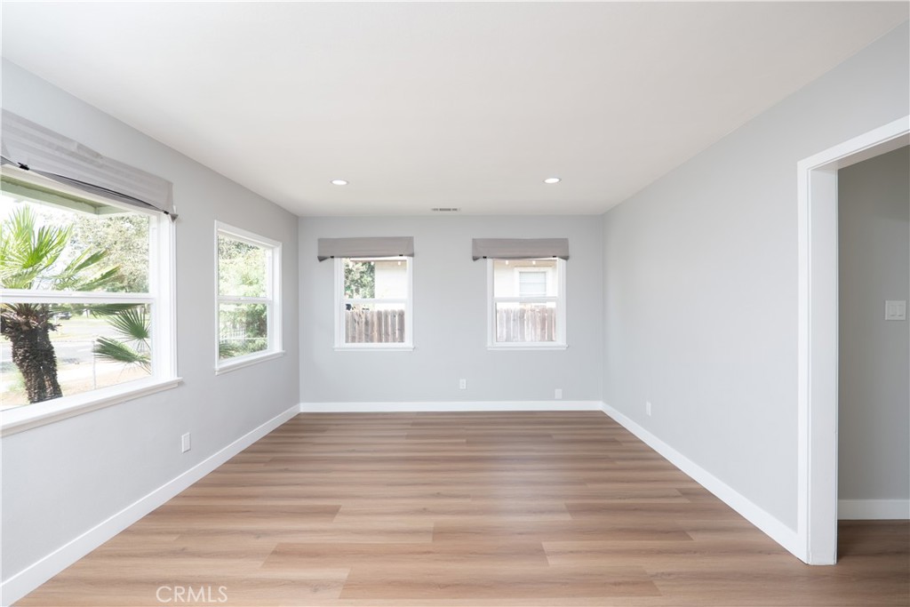 3285 N Mountain View Property Photo 5