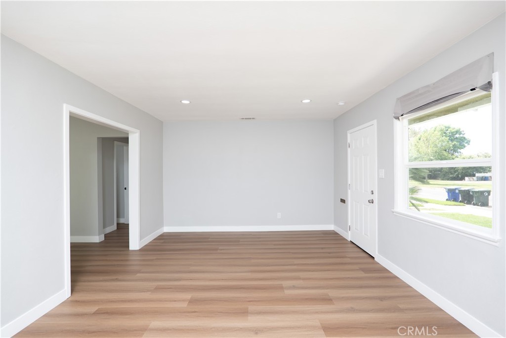 3285 N Mountain View Property Photo 6