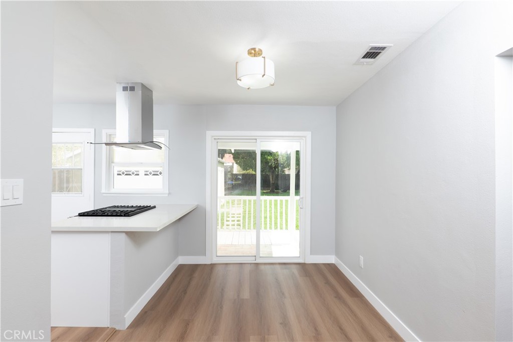 3285 N Mountain View Property Photo 7