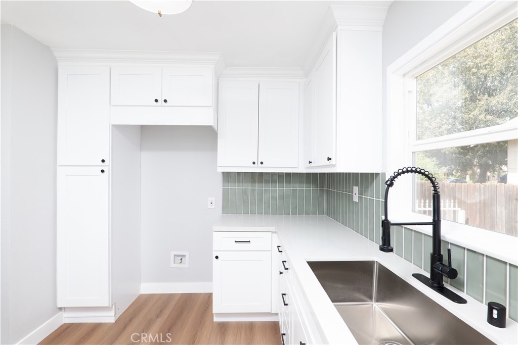 3285 N Mountain View Property Photo 10