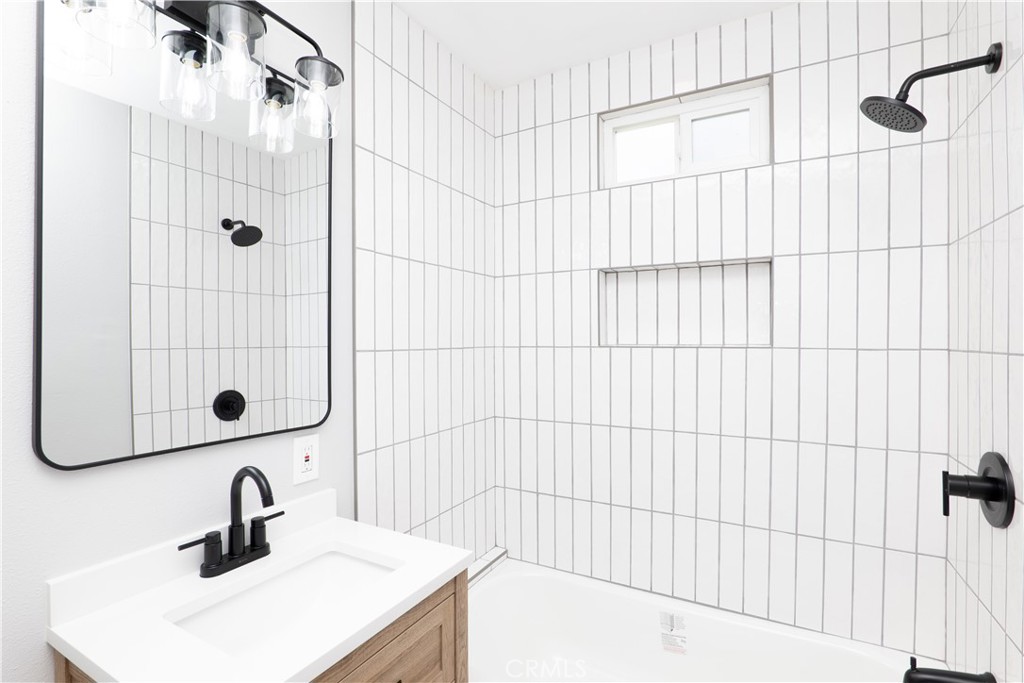 3285 N Mountain View Property Photo 13