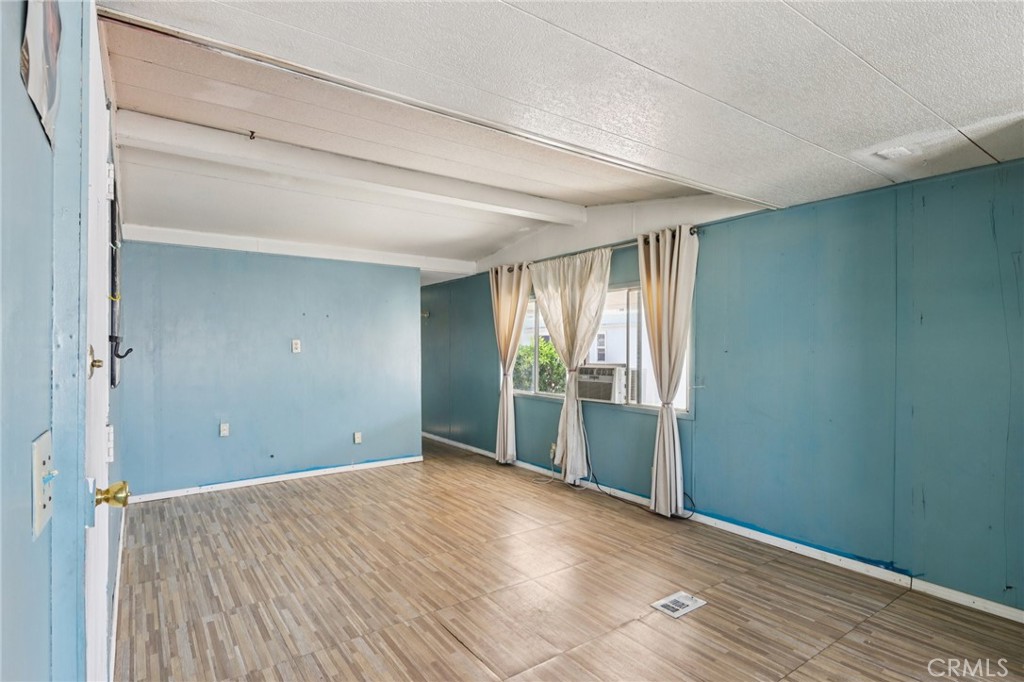 17333 Valley Boulevard 15e Property Photo 7