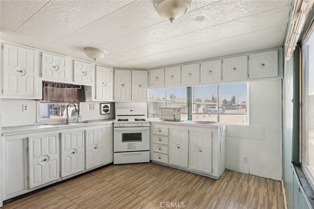 17333 Valley Boulevard 15e Property Photo 8