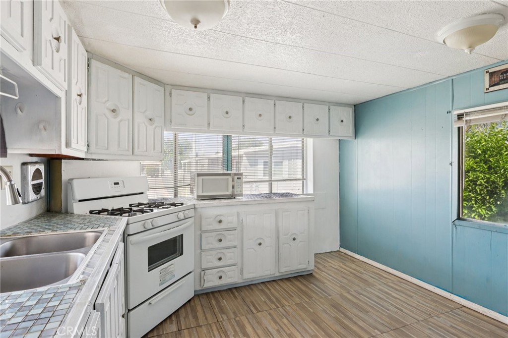 17333 Valley Boulevard 15e Property Photo 9