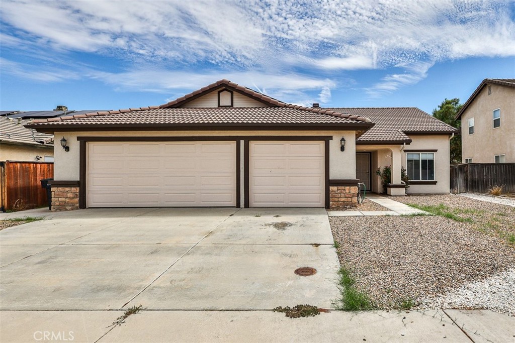 1452 Hummingbird Property Photo 1