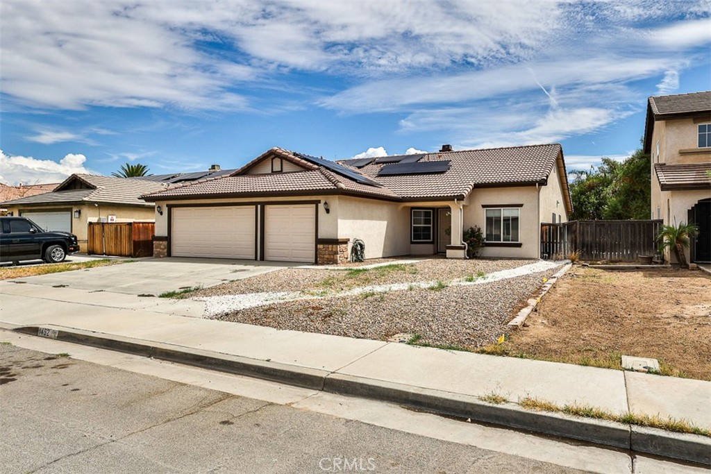 1452 Hummingbird Property Photo 2