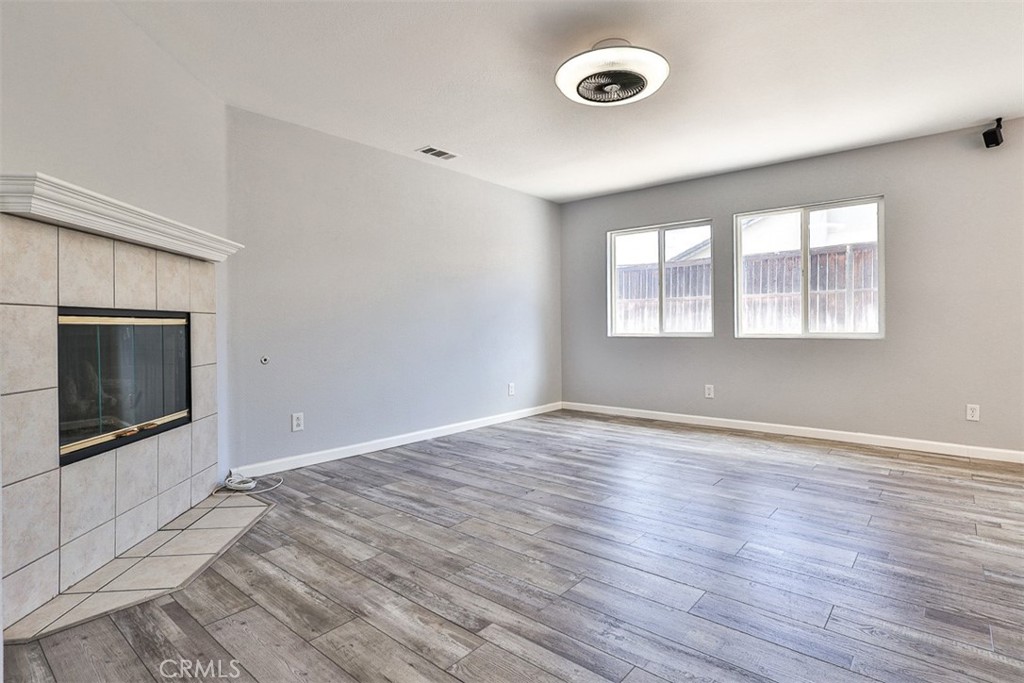 1452 Hummingbird Property Photo 6