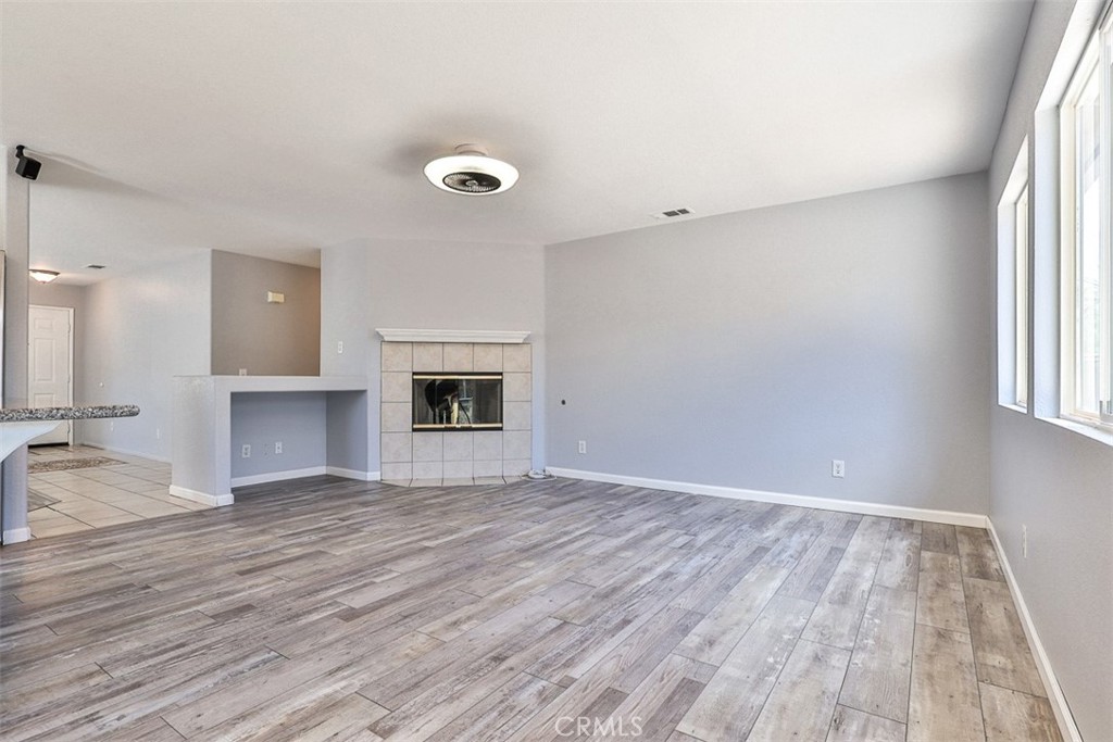 1452 Hummingbird Property Photo 8