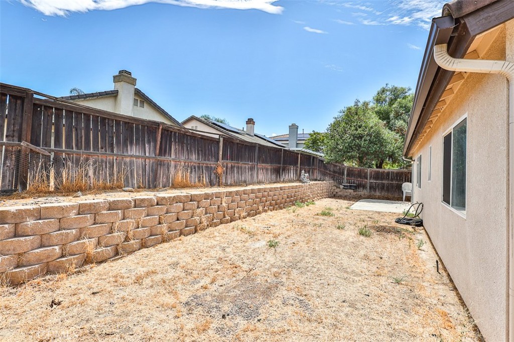 1452 Hummingbird Property Photo 29