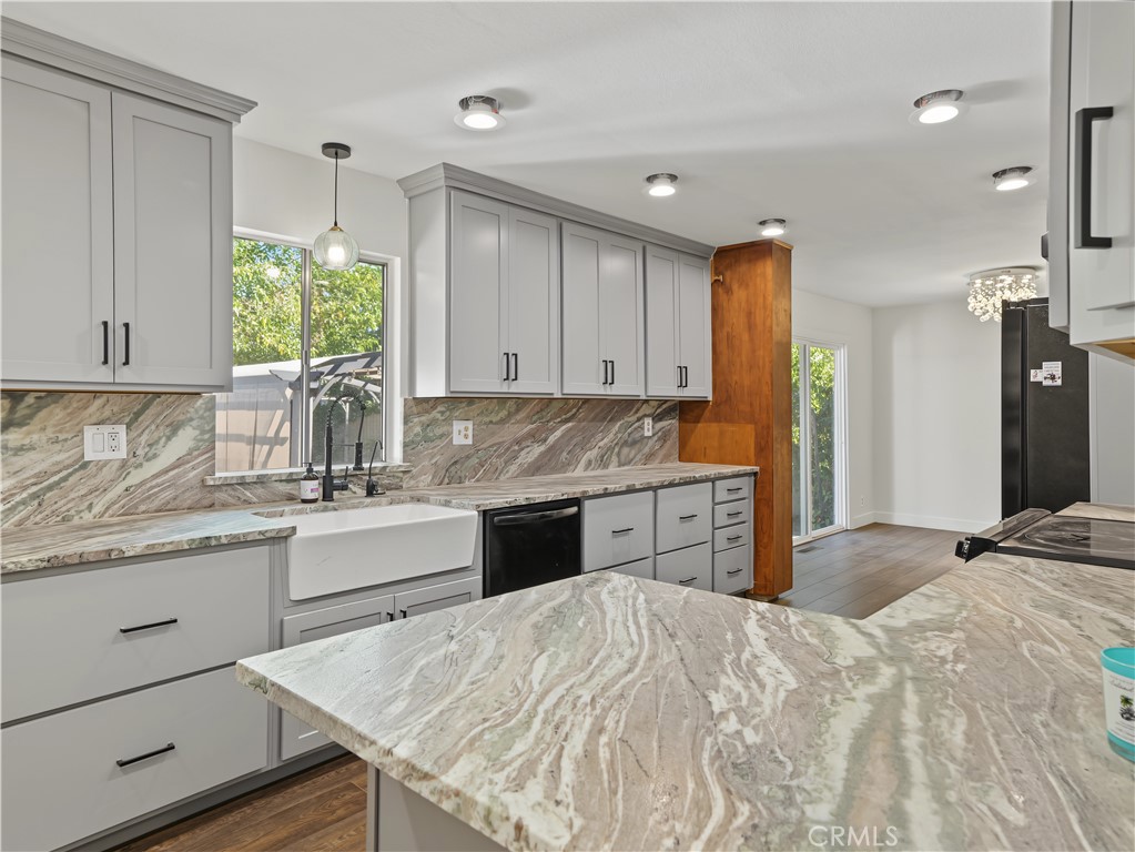 564 Estate Street Property Photo 8