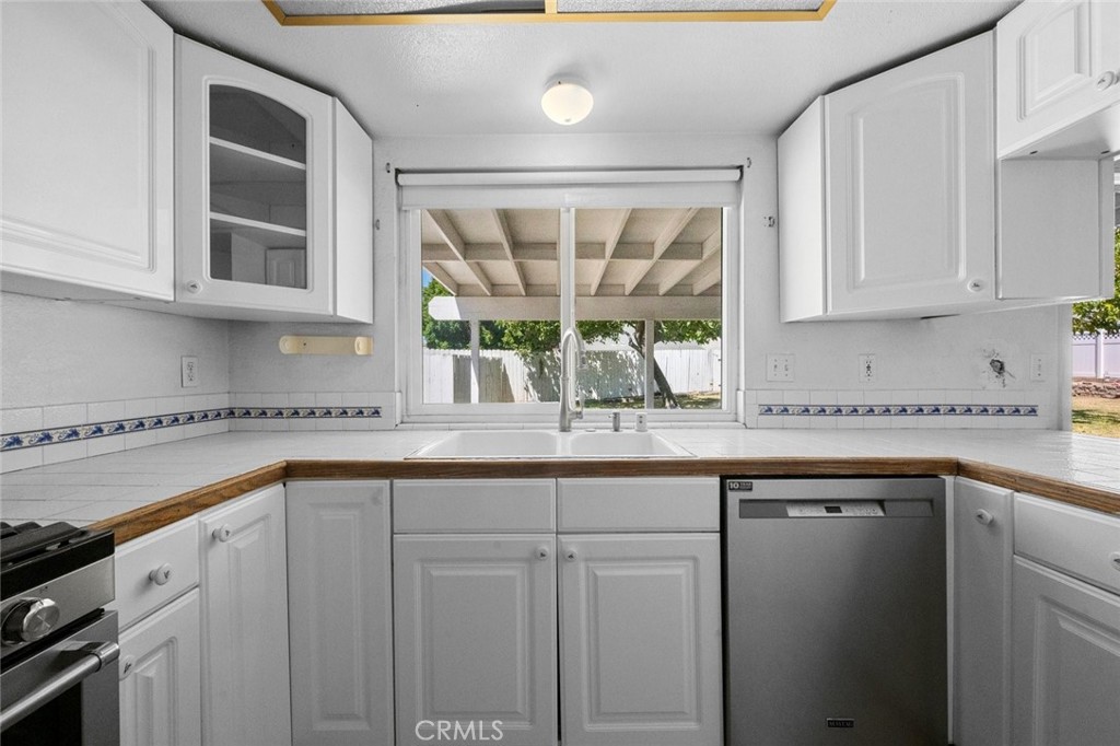 2994 La Verne Property Photo 42
