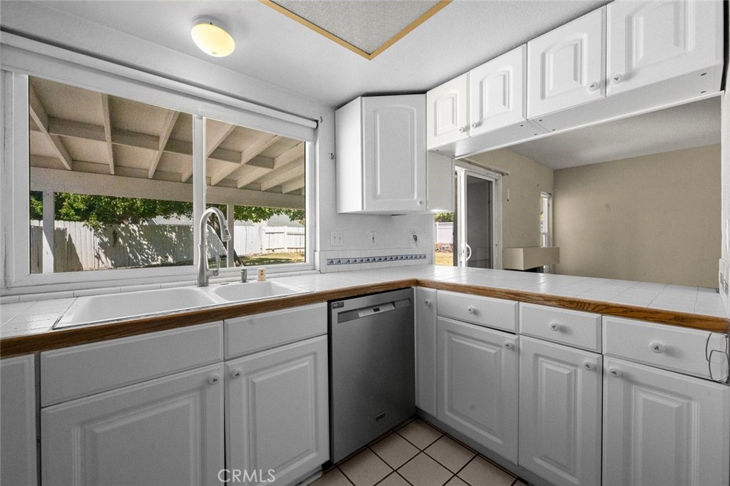 2994 La Verne Property Photo 43