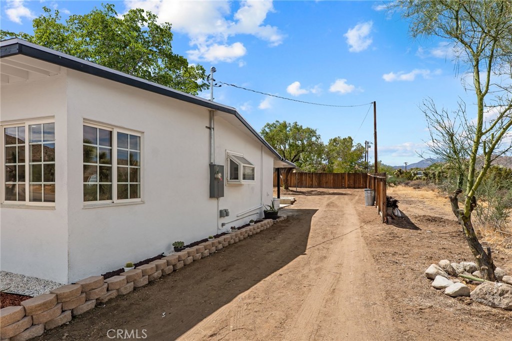 7888 Fox Trail Property Photo 4