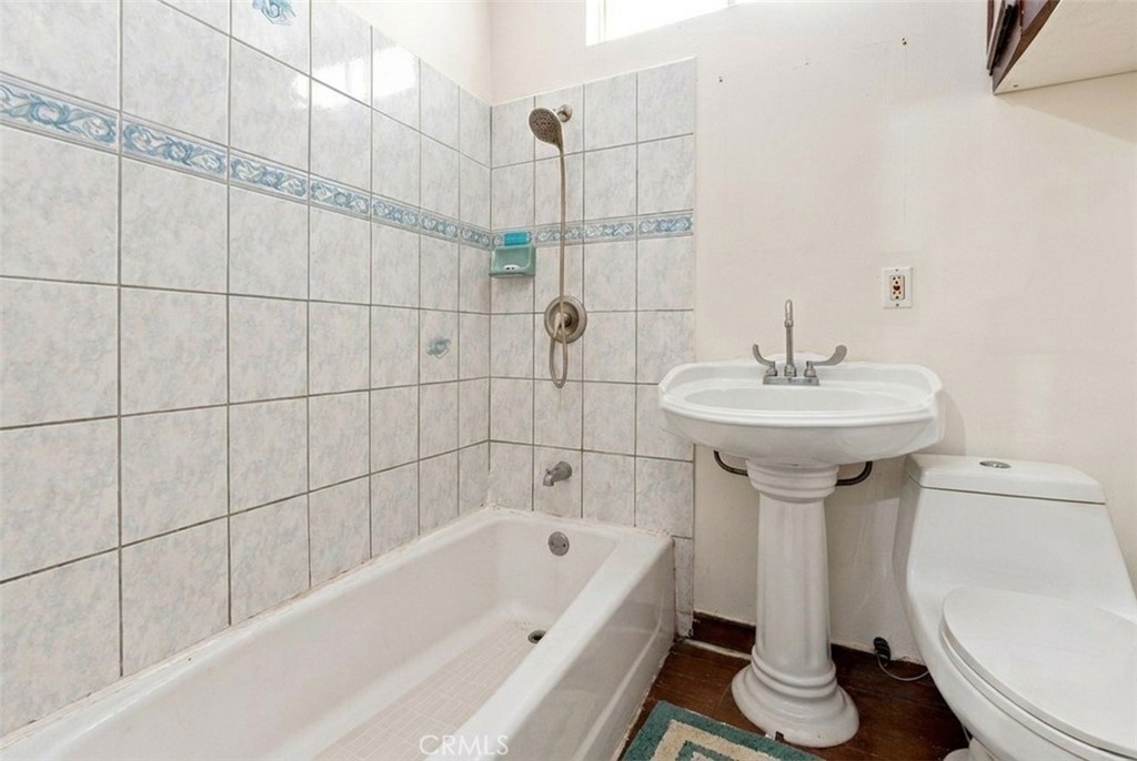 238 W 90th Property Photo 37