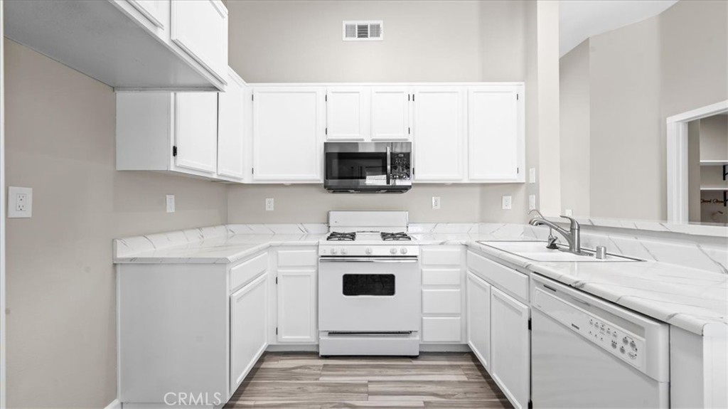 14208 Estate Property Photo 8