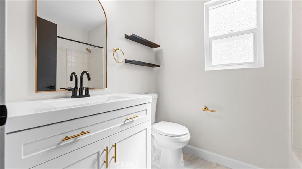 14208 Estate Property Photo 14