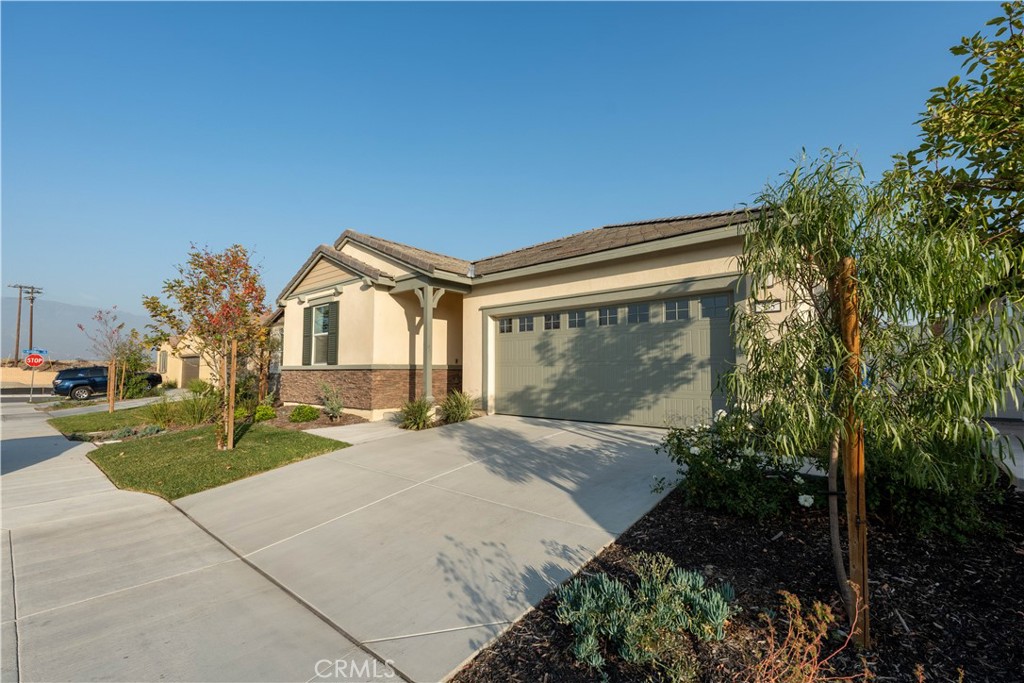 565 Hudson Way Property Photo 2