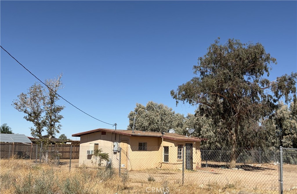 17910 Bellflower Property Photo 6