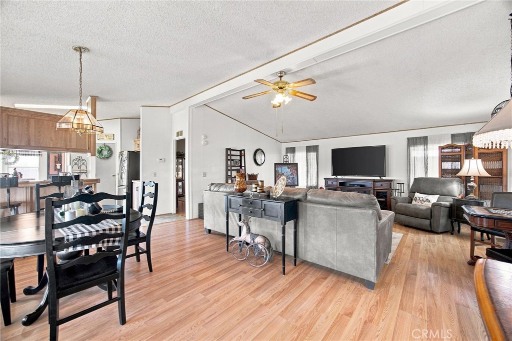 126 Set Property Photo 5