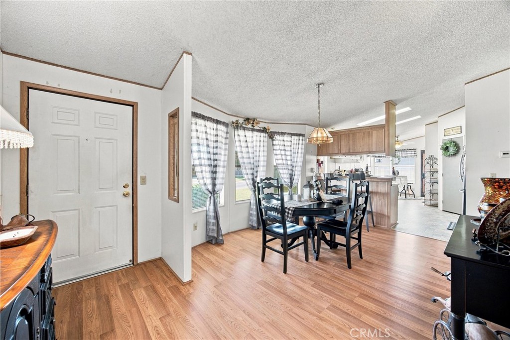 126 Set Property Photo 6