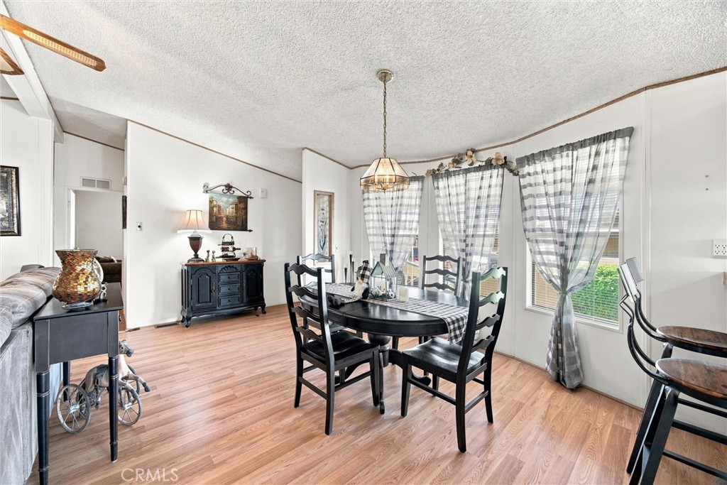 126 Set Property Photo 8