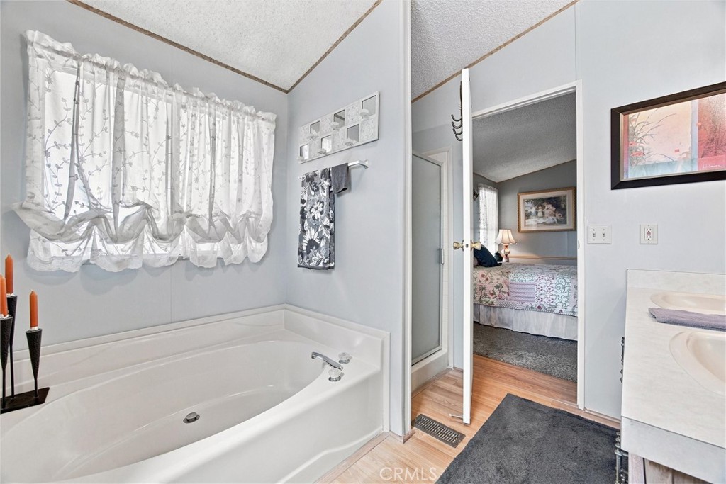 126 Set Property Photo 21