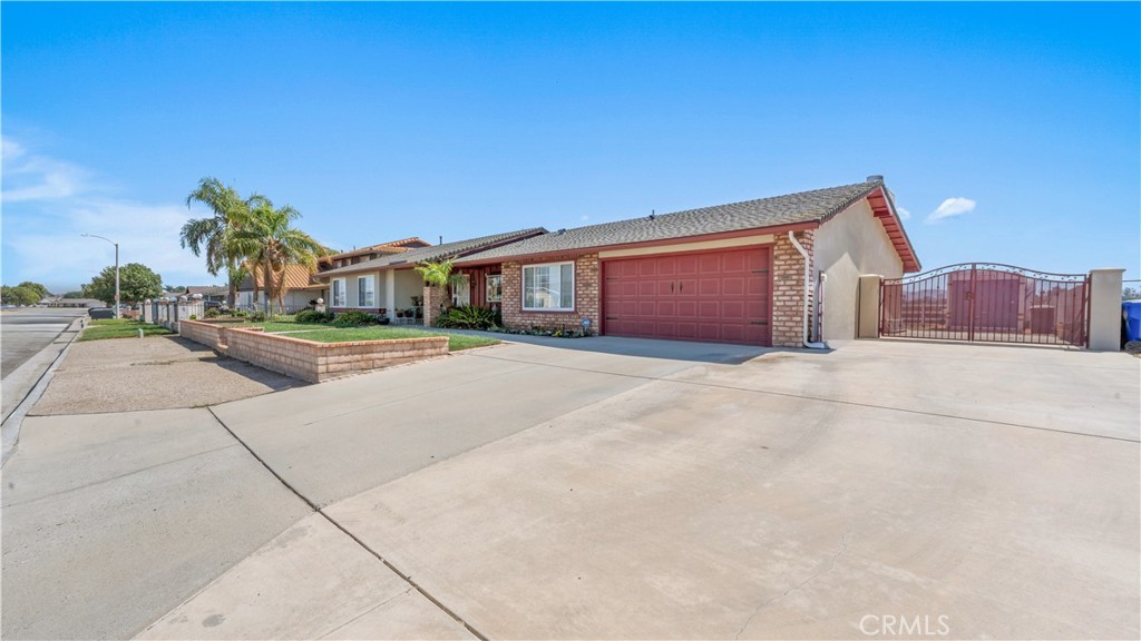 11658 Del Sur Property Photo 2
