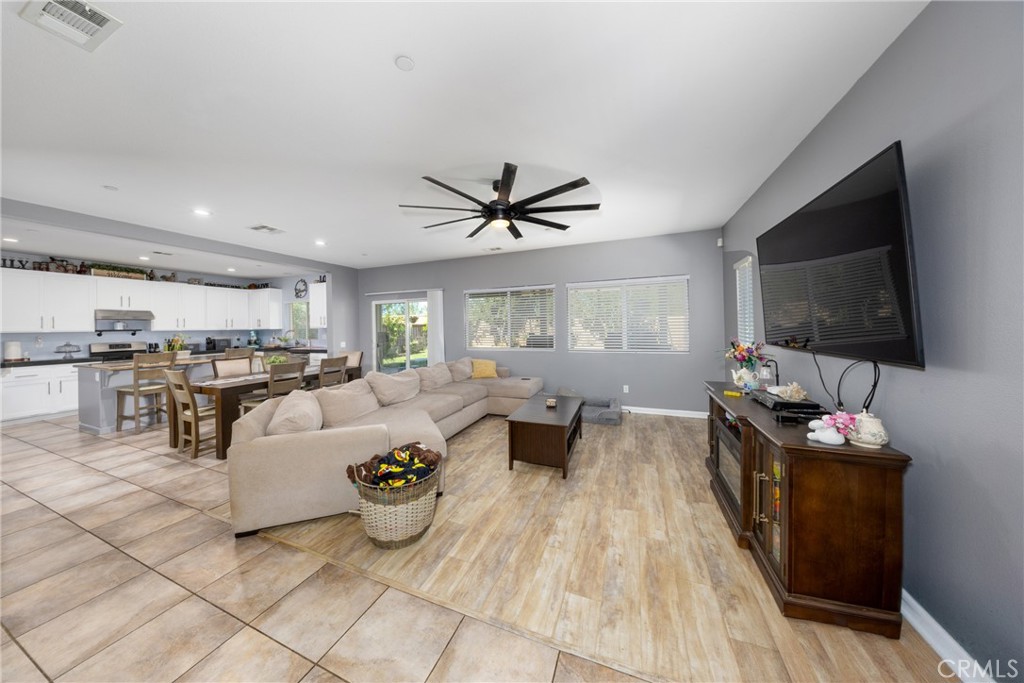 36464 Amateur Property Photo 8