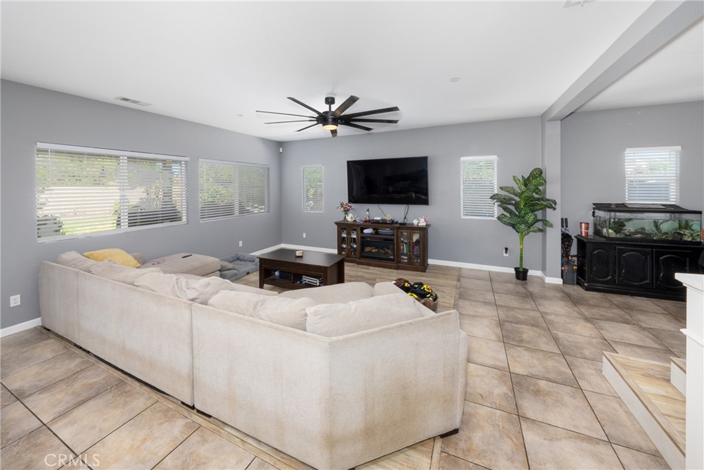 36464 Amateur Property Photo 9